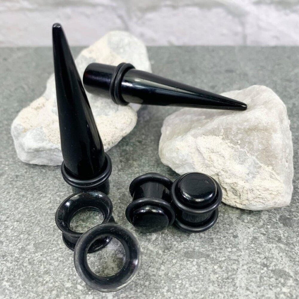 Ear Stretching Kit Silicone Acrylic Plugs Tapers Tunnels with Jojoba Oil - Picture 2 of 9